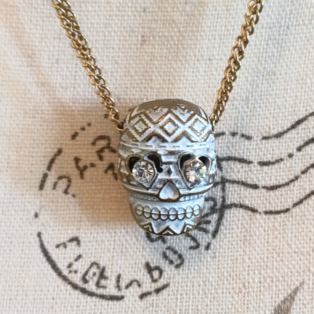 % Double strand necklace with Sugar Skull pendant